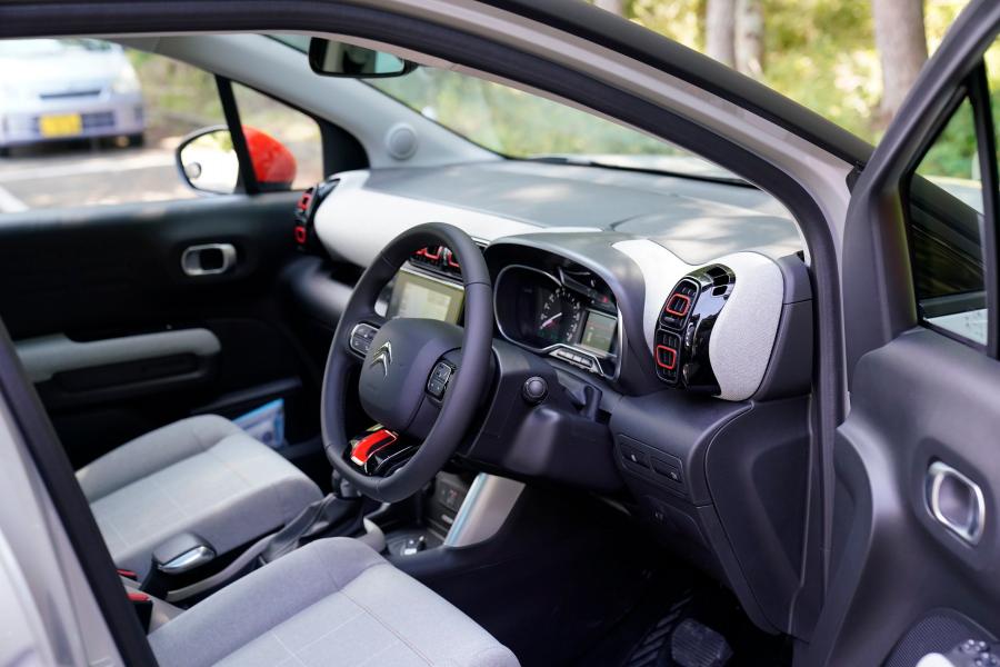 Интерьер Citroen C3 Aircross 2019 года  (JP) (фото 25 из 31)